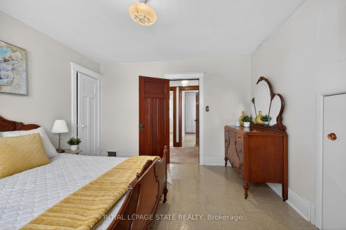 250 Glendale Avenue N, Hamilton, ON - Indoor Photo Showing Bedroom