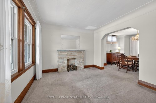 250 Glendale Avenue N, Hamilton, ON - Indoor With Fireplace