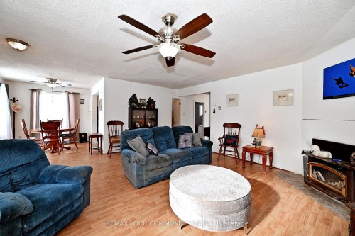 704 Hastings Avenue, Innisfil, ON - Indoor Photo Showing Living Room