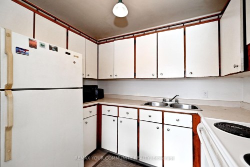 704 Hastings Avenue, Innisfil, ON - Indoor Photo Showing Kitchen With Double Sink