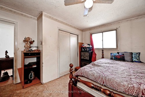 704 Hastings Avenue, Innisfil, ON - Indoor Photo Showing Bedroom