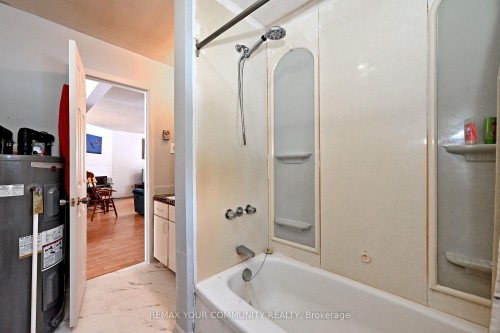 704 Hastings Avenue, Innisfil, ON - Indoor Photo Showing Bathroom