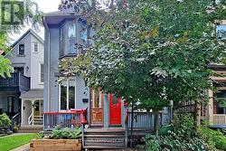11 OLIVE AVENUE  Toronto, ON M6G 1T7