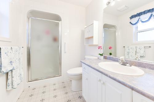 539 Red Wing Drive, Penticton, BC - Indoor Photo Showing Bathroom
