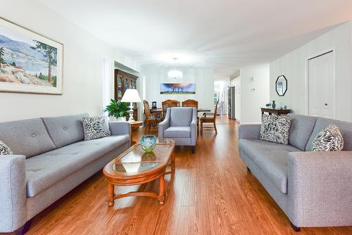 539 Red Wing Drive, Penticton, BC - Indoor Photo Showing Living Room