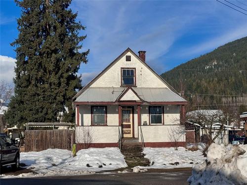 409 Taylor Street  Revelstoke, BC V0E 2S0