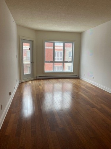Living room - 403-100 Rue Barnett, Dollard-Des-Ormeaux, QC - Indoor Photo Showing Other Room