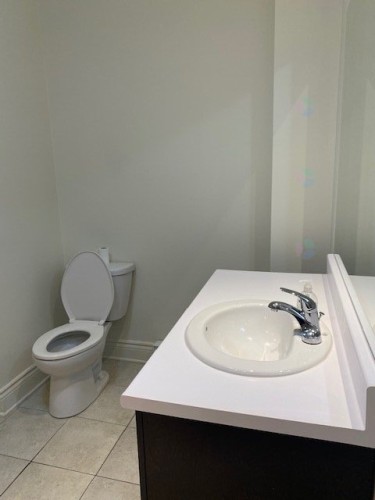 Bathroom - 403-100 Rue Barnett, Dollard-Des-Ormeaux, QC - Indoor Photo Showing Bathroom