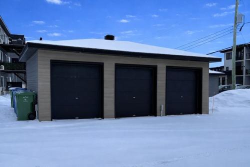 Garage - 301-21 Rue Paul-Hébert, Cowansville, QC - Outdoor