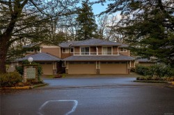 5-830 Rogers Ave  Saanich, BC V8X 3P9