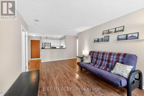 517 - 23 Lorraine Drive, Toronto, ON - Indoor Photo Showing Other Room