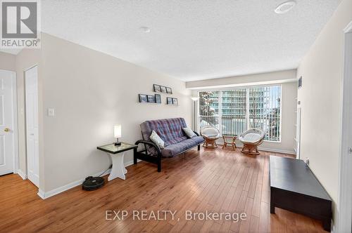 517 - 23 Lorraine Drive, Toronto, ON - Indoor Photo Showing Living Room