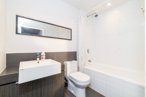 Bathroom - 601B-5077 Rue Paré, Montréal (Côte-Des-Neiges/Notre-Dame-De-Grâce), QC - Indoor Photo Showing Bathroom