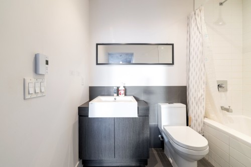 Bathroom - 601B-5077 Rue Paré, Montréal (Côte-Des-Neiges/Notre-Dame-De-Grâce), QC - Indoor Photo Showing Bathroom