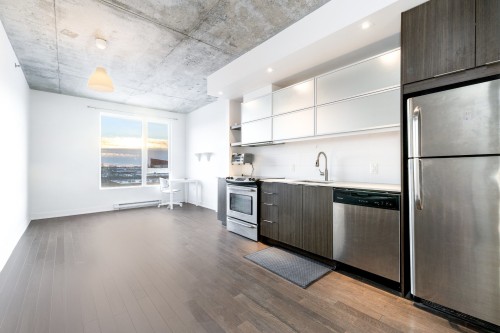 Kitchen - 601B-5077 Rue Paré, Montréal (Côte-Des-Neiges/Notre-Dame-De-Grâce), QC - Indoor Photo Showing Kitchen With Upgraded Kitchen