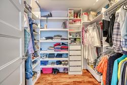 Walk-in closet - 