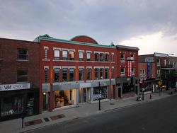 6426 Boul. St-Laurent  Montréal (Rosemont/La Petite-Patrie), QC H2S 3C4