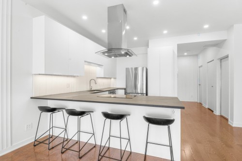 Kitchen - 6426 Boul. St-Laurent, Montréal (Rosemont/La Petite-Patrie), QC - Indoor Photo Showing Kitchen With Upgraded Kitchen