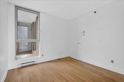 Bedroom - 703-88 Rue Charlotte, Montréal (Ville-Marie), QC - Indoor Photo Showing Other Room