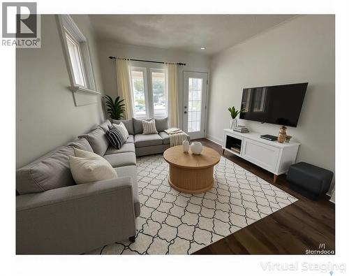 2172 Wallace Street, Regina, SK - Indoor Photo Showing Living Room
