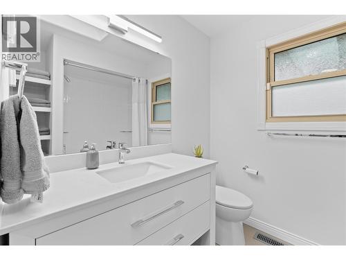 11609 Upper Summit Drive, Coldstream, BC - Indoor Photo Showing Bathroom