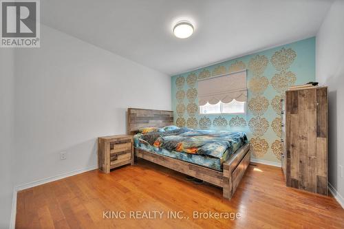 2606 Ambercroft Trail, Mississauga, ON - Indoor Photo Showing Bedroom