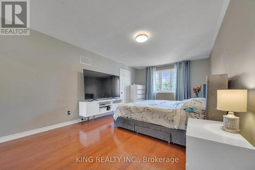 2606 Ambercroft Trail, Mississauga, ON - Indoor Photo Showing Bedroom