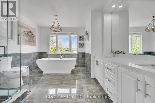 2606 Ambercroft Trail, Mississauga, ON - Indoor Photo Showing Bathroom