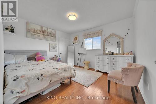 2606 Ambercroft Trail, Mississauga, ON - Indoor Photo Showing Bedroom