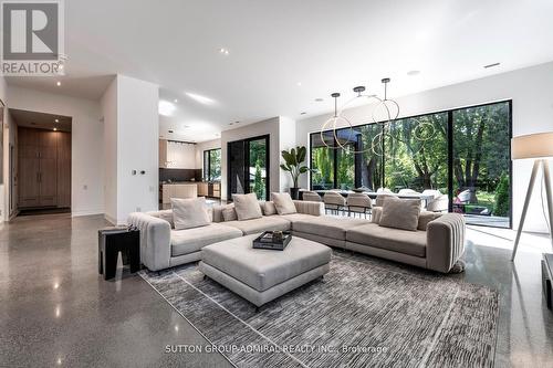 126 Wood Lane, Richmond Hill, ON - Indoor Photo Showing Living Room