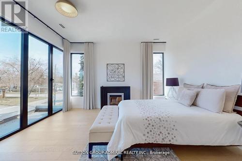126 Wood Lane, Richmond Hill, ON - Indoor Photo Showing Bedroom