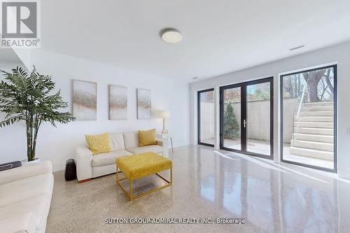 126 Wood Lane, Richmond Hill, ON - Indoor