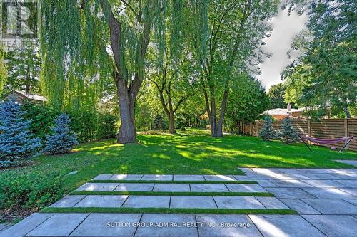 126 Wood Lane, Richmond Hill, ON - Outdoor