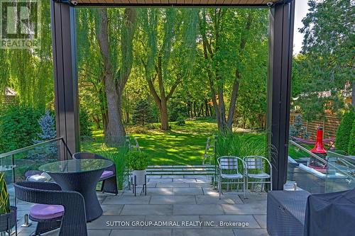 126 Wood Lane, Richmond Hill, ON - Outdoor