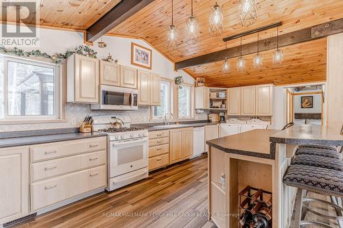 71 Ronald Avenue, Tiny, ON - Indoor Photo Showing Kitchen With Upgraded Kitchen