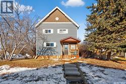 174 Ominica STREET W  Moose Jaw, SK S6H 1X2