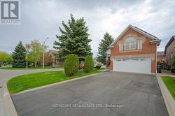 6121 MAPLE GATE CIRCLE  Mississauga, ON L5N 7B1