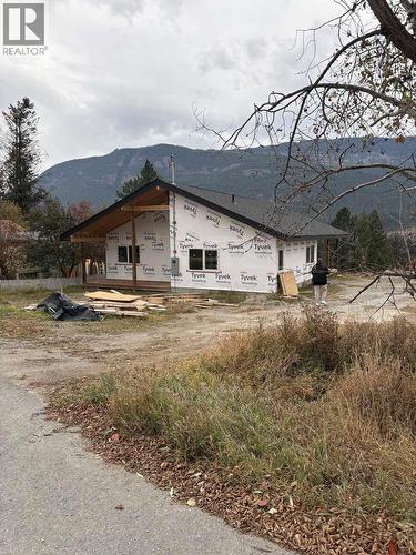 4764 Riverview Drive, Edgewater, BC - Outdoor