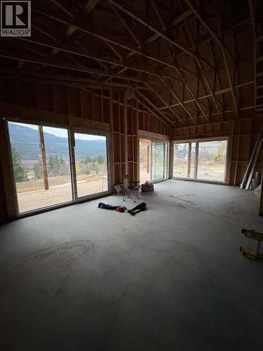 4764 Riverview Drive, Edgewater, BC - Indoor Photo Showing Other Room