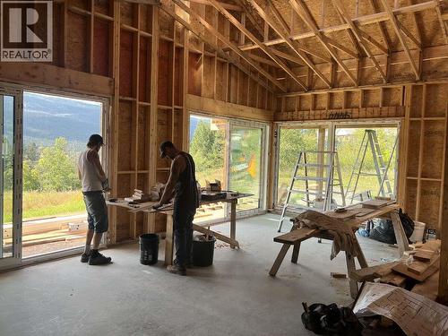 4764 Riverview Drive, Edgewater, BC - Indoor