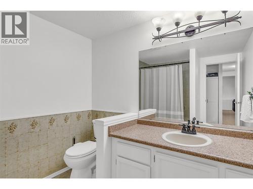 Full Bathroom with Tub Shower - 1075 Bernard Avenue Unit# 308, Kelowna, BC - Indoor Photo Showing Bathroom
