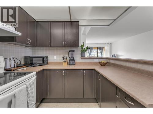 1075 Bernard Avenue Unit# 308, Kelowna, BC - Indoor Photo Showing Kitchen