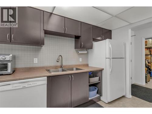 1075 Bernard Avenue Unit# 308, Kelowna, BC - Indoor Photo Showing Kitchen With Double Sink
