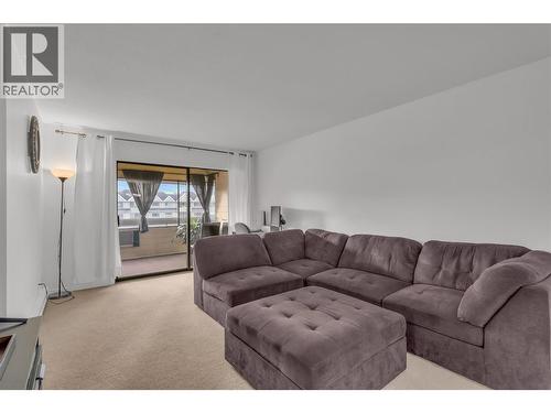 Living Room - 1075 Bernard Avenue Unit# 308, Kelowna, BC - Indoor Photo Showing Living Room