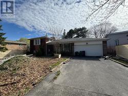 19 PAULTIEL DRIVE  Toronto, ON M2M 3P4