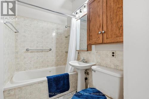 92 Gary Avenue, Hamilton, ON - Indoor Photo Showing Bathroom