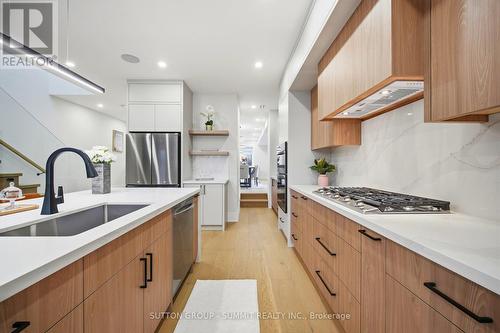 1228 Alexandra Avenue, Mississauga, ON - Indoor Photo Showing Kitchen With Upgraded Kitchen