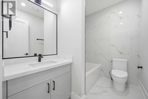 1228 Alexandra Avenue, Mississauga, ON - Indoor Photo Showing Bathroom