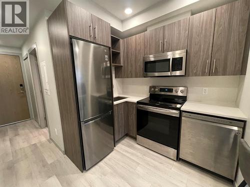 345 Dougall Road N Unit# 112, Kelowna, BC - Indoor Photo Showing Kitchen