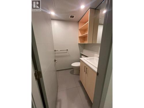 345 Dougall Road N Unit# 112, Kelowna, BC - Indoor Photo Showing Bathroom